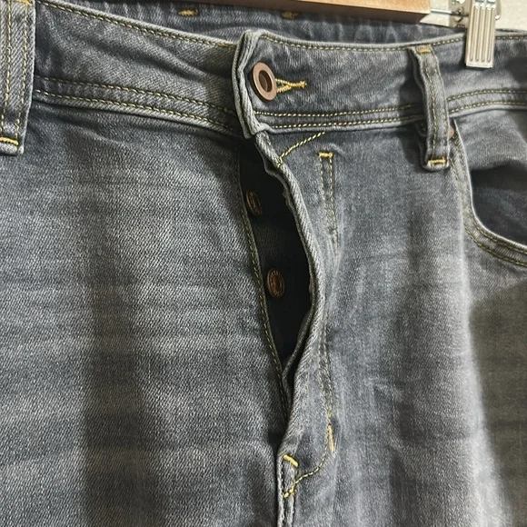 EUC Diesel Men’s Safado Gray Slim Straight Jeans